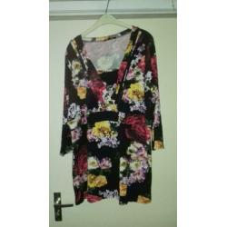 Zwart tuniekshirt met bloemen maat 52