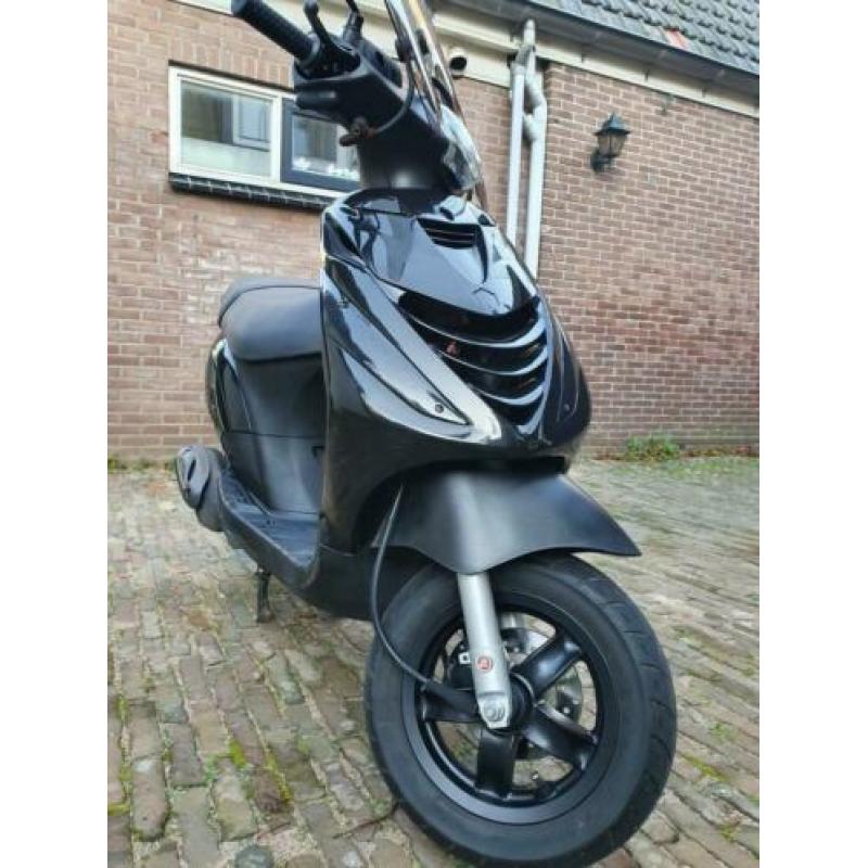Mooie Piaggo Zip 4t 2017 MOET WEG