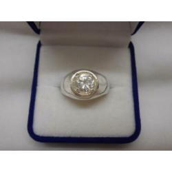 Zilveren unisex ring met heldere steen maat 19 nr.637