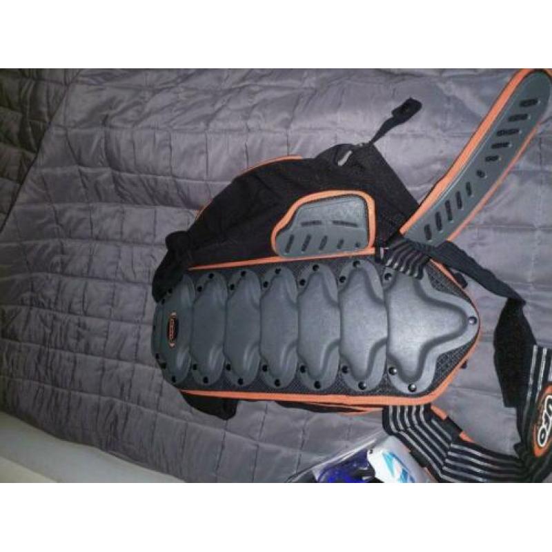 2x body Protectors 1 x alphinestar en 1x ufo