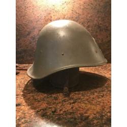 Nederlandse m34 helm met plaat en binnenwerk