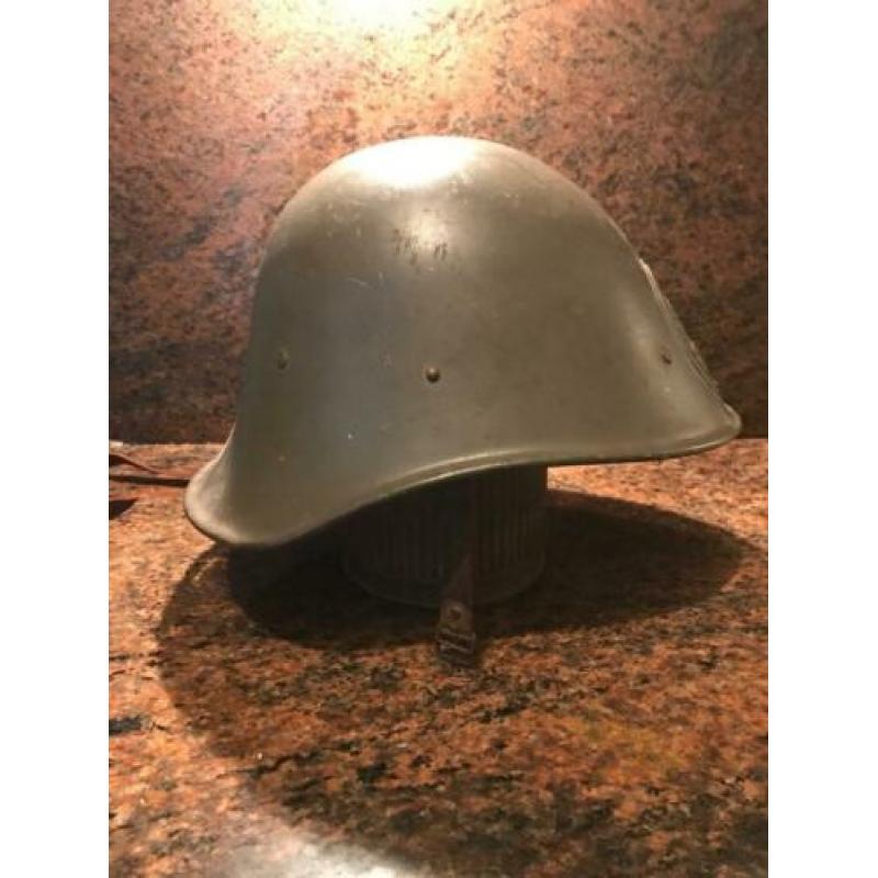 Nederlandse m34 helm met plaat en binnenwerk