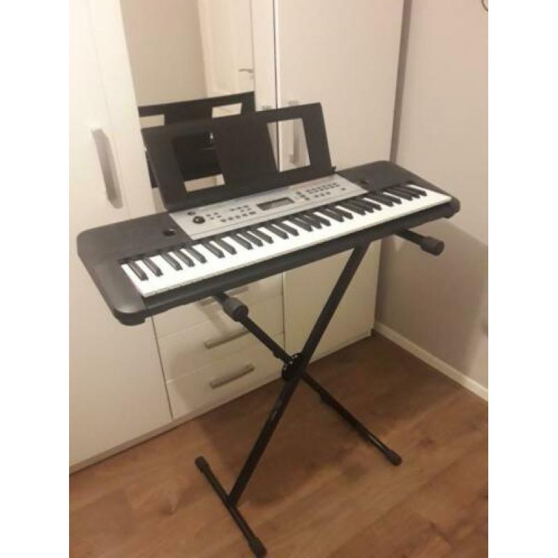 Yamaha keyboard (YPT-255)