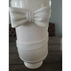 2 grote bloempotten met mooi design 57cm hoog