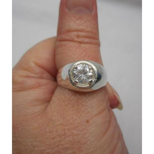 Zilveren unisex ring met heldere steen maat 19 nr.637
