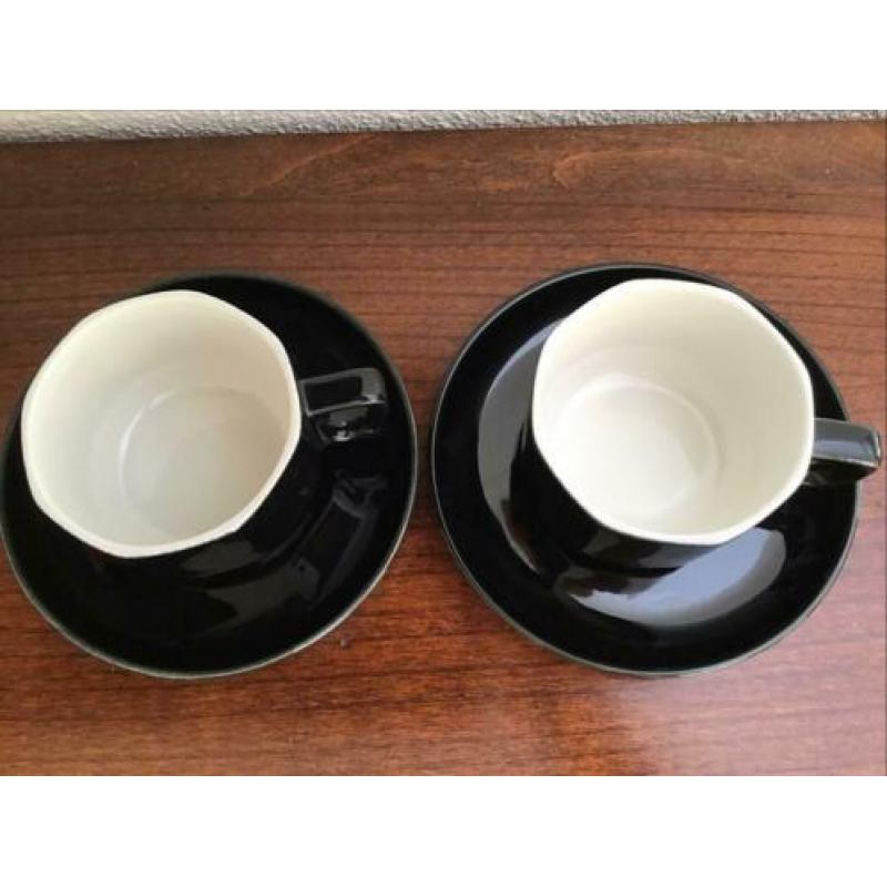 Boch belgium, 2 x espresso kopjes zwart. Kop en schotel.