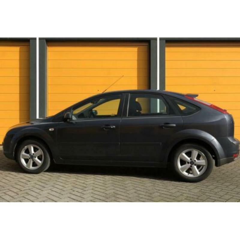 Ford Focus 1.6 2007 Grijs