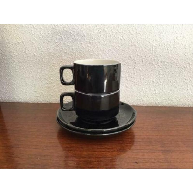 Boch belgium, 2 x espresso kopjes zwart. Kop en schotel.
