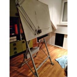 tekentafel met tekenmachine