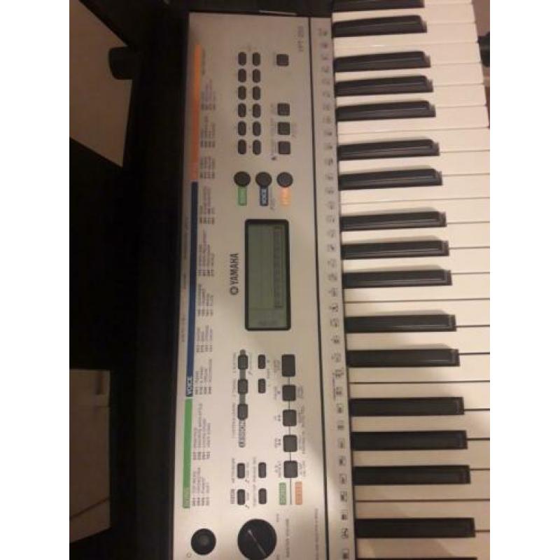 Yamaha keyboard (YPT-255)