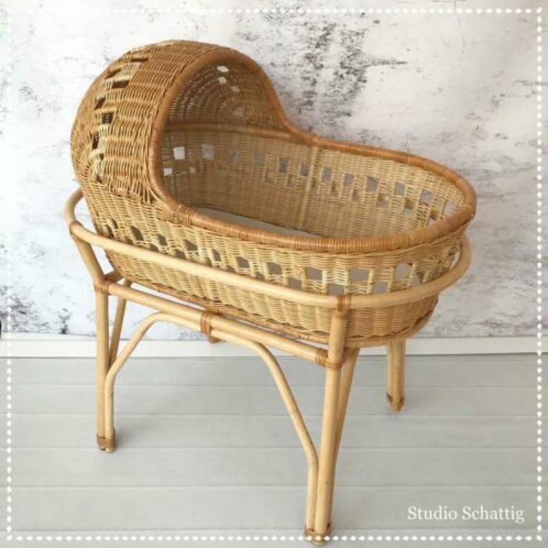 *rotan wieg * nieuw * incl bekleding