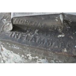 Stoer oud sleets olie / benzine vat *Pronck & Praal*