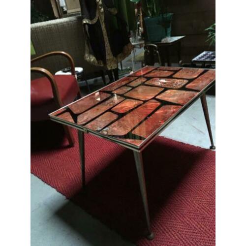134) Gave retro salontafel.