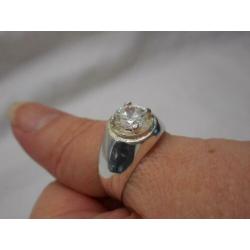 Zilveren unisex ring met heldere steen maat 19 nr.637