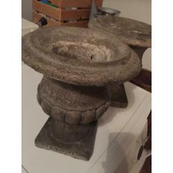 Zware stenen bloempotten 2 stuks beton kleur