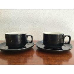 Boch belgium, 2 x espresso kopjes zwart. Kop en schotel.