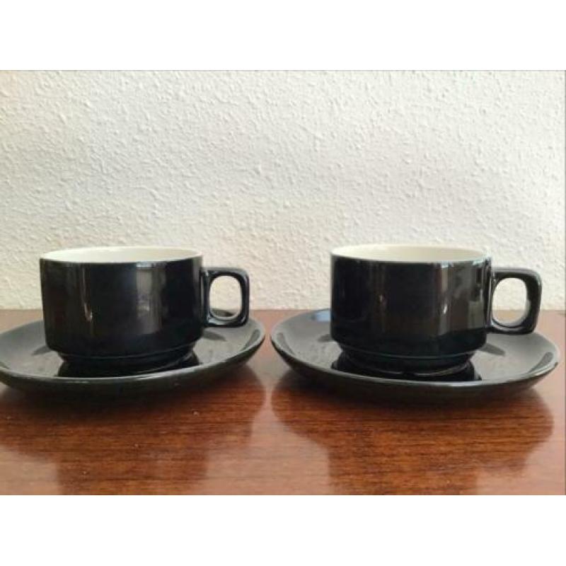 Boch belgium, 2 x espresso kopjes zwart. Kop en schotel.