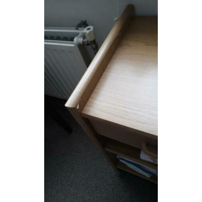 2x Seniorenbed en nachtkastje