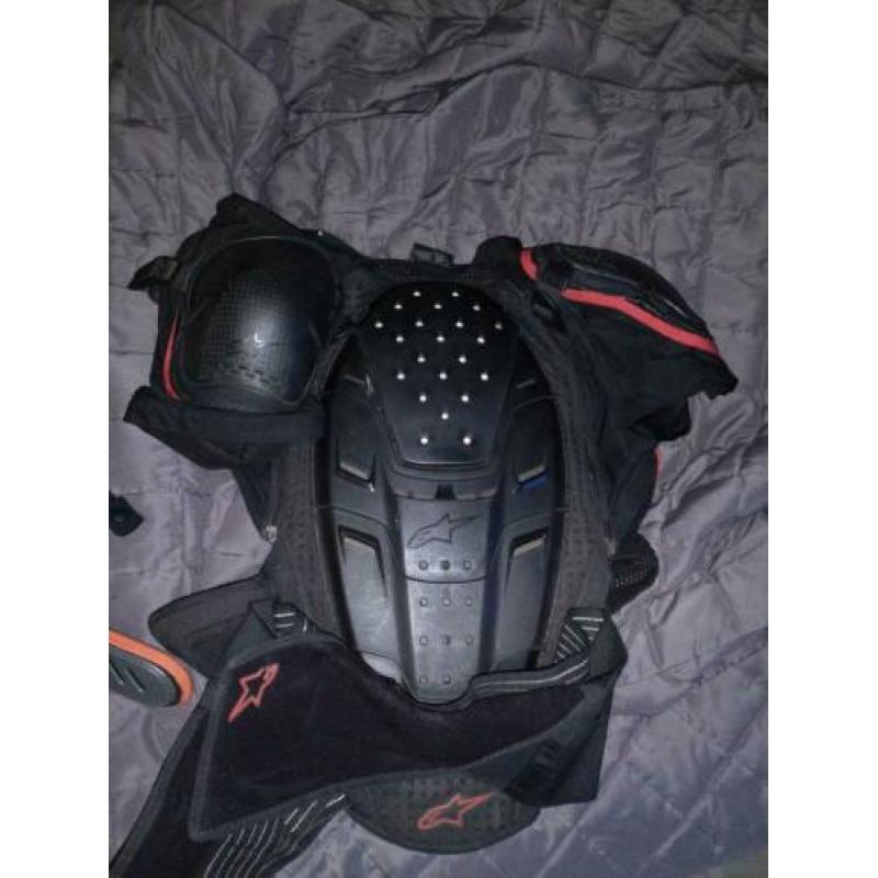 2x body Protectors 1 x alphinestar en 1x ufo