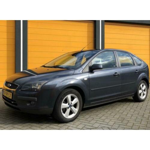 Ford Focus 1.6 2007 Grijs