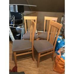 Eetkamer stoelen ????