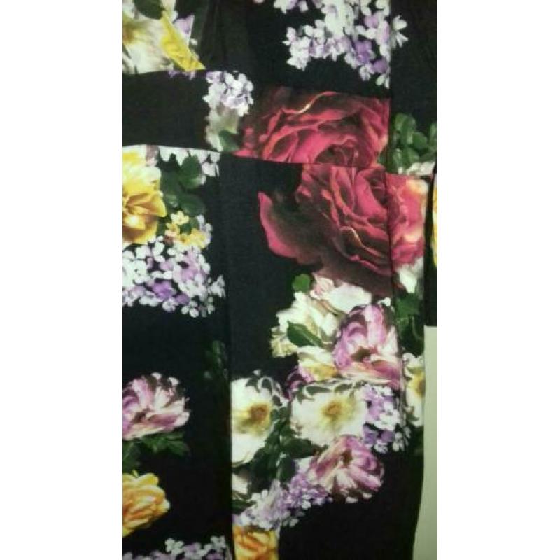 Zwart tuniekshirt met bloemen maat 52