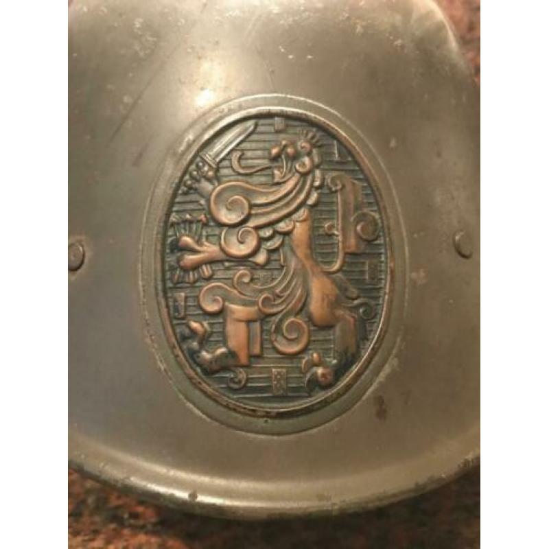 Nederlandse m34 helm met plaat en binnenwerk