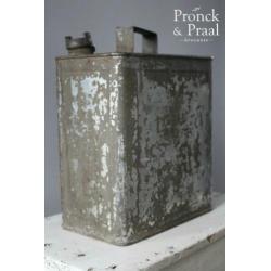 Stoer oud sleets olie / benzine vat *Pronck & Praal*