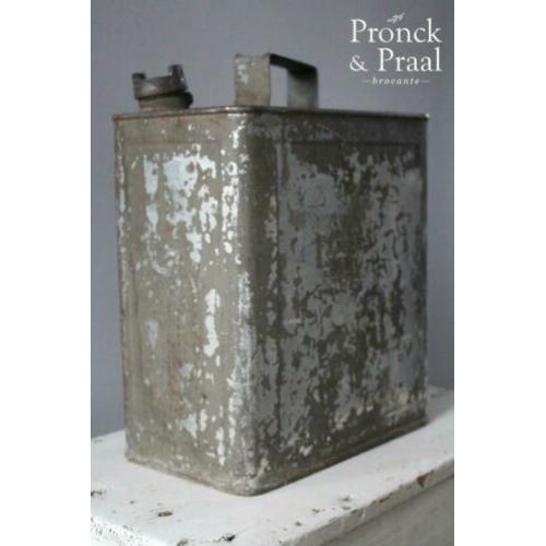 Stoer oud sleets olie / benzine vat *Pronck & Praal*