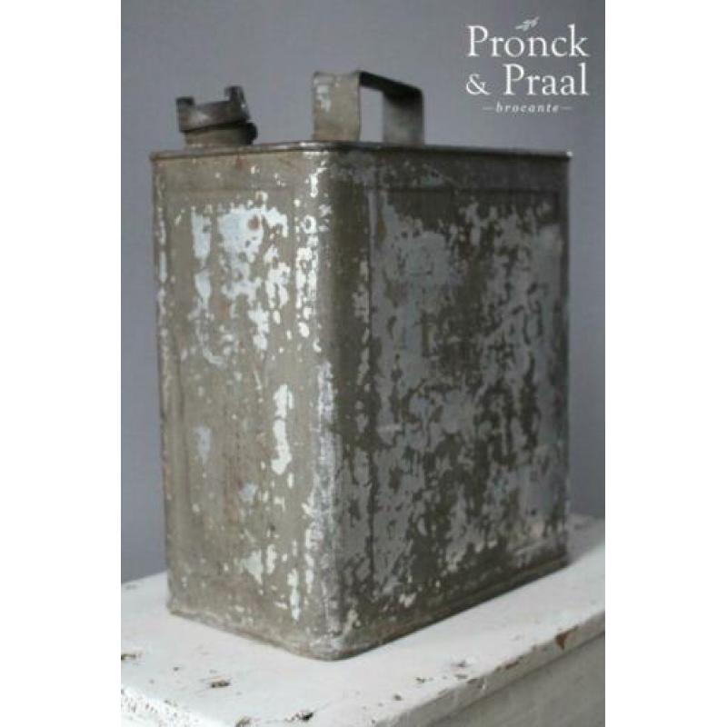 Stoer oud sleets olie / benzine vat *Pronck & Praal*