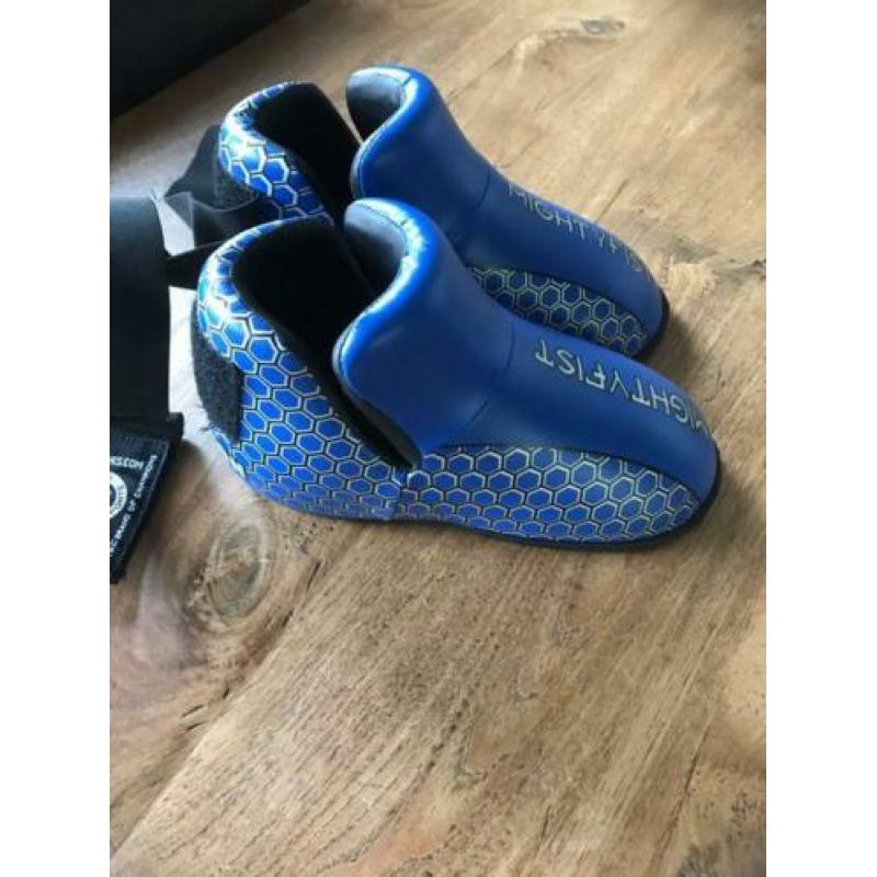 Taekwondoschoenen maat L Mightyfist.