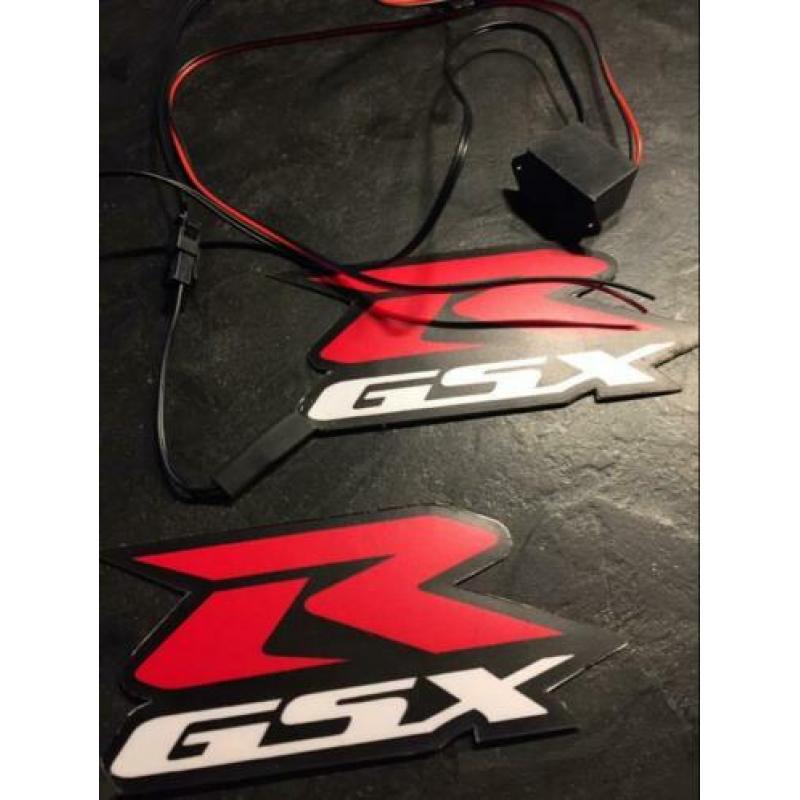 Led verlichte gsxr emblemen . Nieuw in doos 12 volt