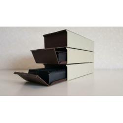 Dia magazijn, stapelbaar, ieder voor 100 dia’s, 23 stuks.