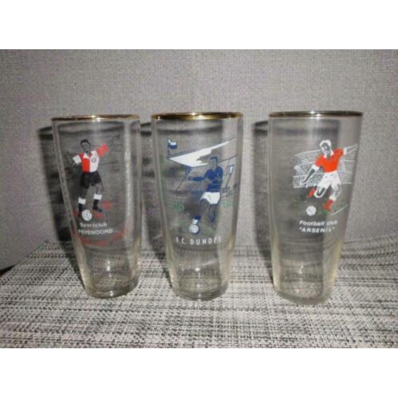 voetbal bierglazen 11 stuks