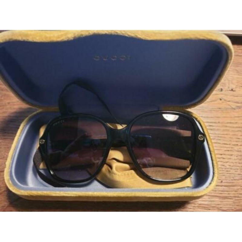 Zwarte zonnebril Gucci GG0022S
