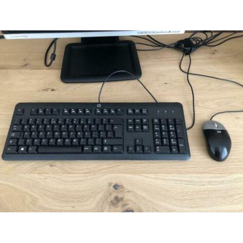 HP computerscherm 22 inch (met toetsenbord/muis) te koop
