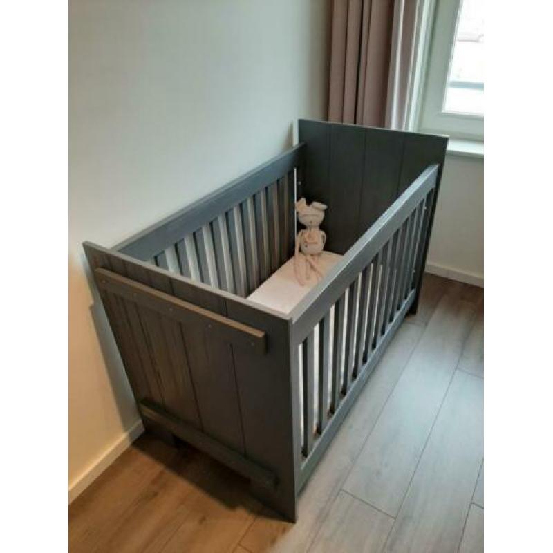 Nette grijze Bobita complete kinderkamer te koop