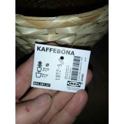 Palmplant, lepelplant en rieten bloempot