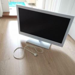 Salora 24 inch lcd TV met ingebouwde dvd speler.