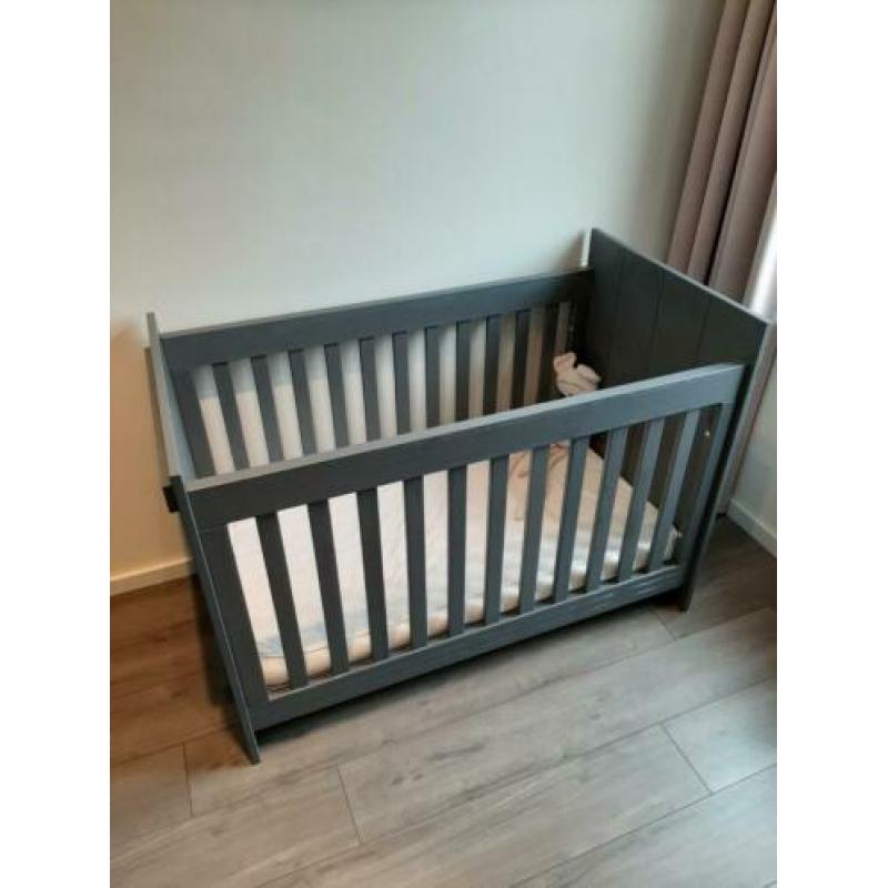 Nette grijze Bobita complete kinderkamer te koop