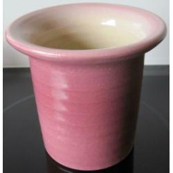 roze geribbelde bloempot met rand