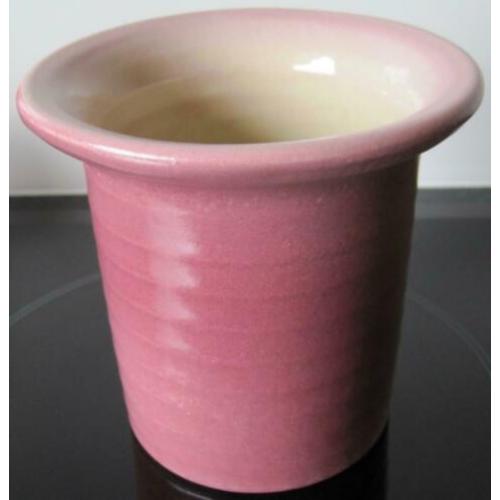 roze geribbelde bloempot met rand