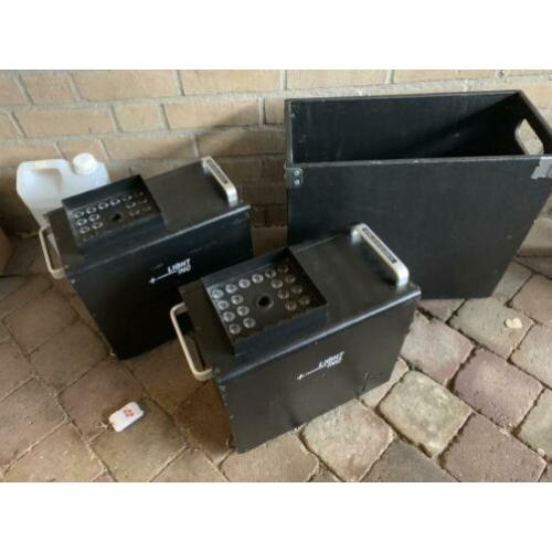 2x Lightinc 1500 RGB Verticale rookmachine (fogger)