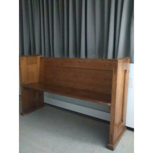 Antieke houten kerkbank