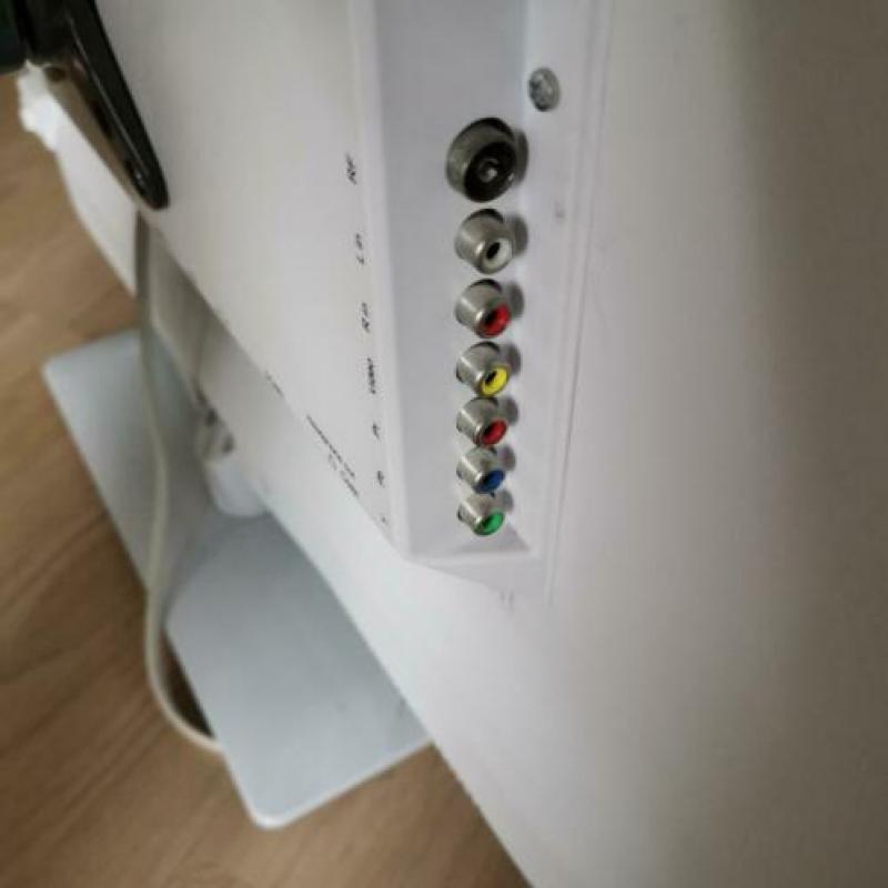 Salora 24 inch lcd TV met ingebouwde dvd speler.