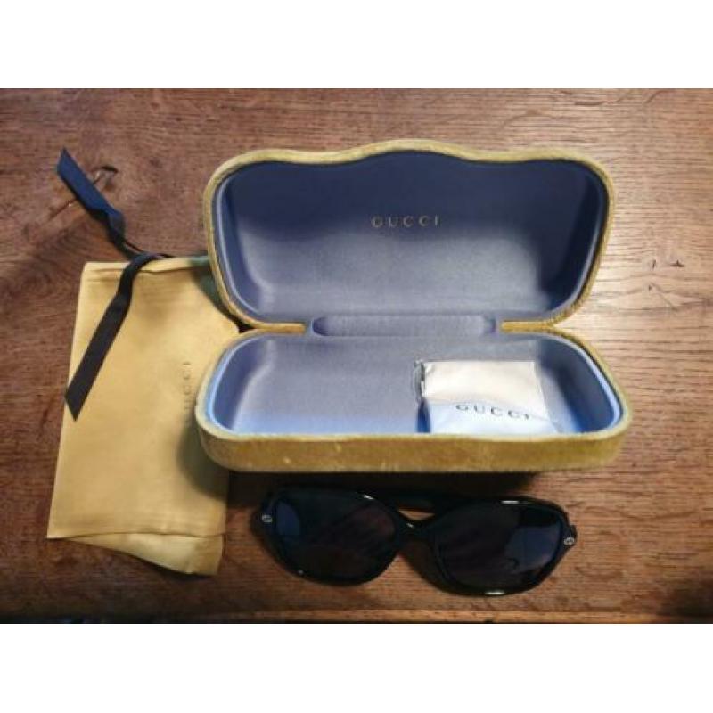 Zwarte zonnebril Gucci GG0022S