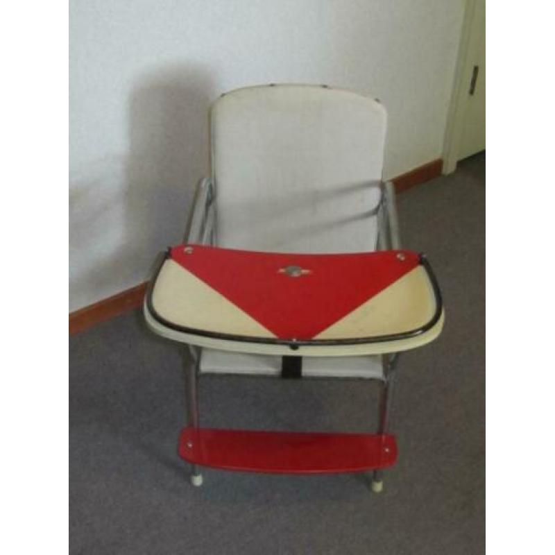 Kinderstoel met tafeltje