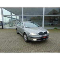 Skoda Octavia 1.8 TSI 16V Elegance Edit Nap Clima Cruise Pdc