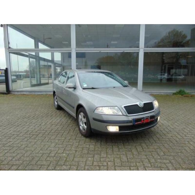 Skoda Octavia 1.8 TSI 16V Elegance Edit Nap Clima Cruise Pdc