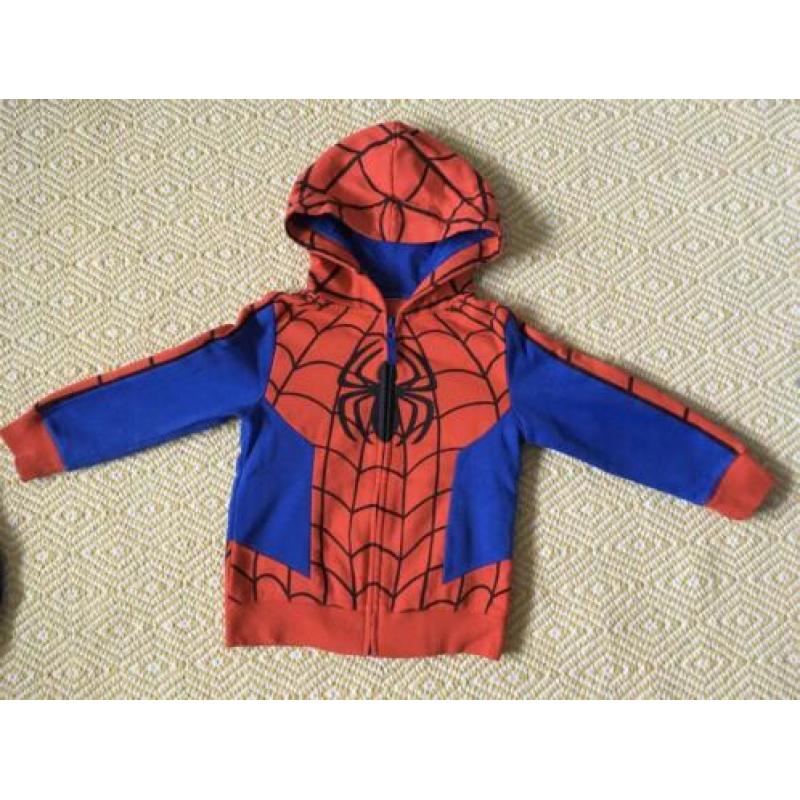 Spiderman pak met spieren en vest! Maat 110-116